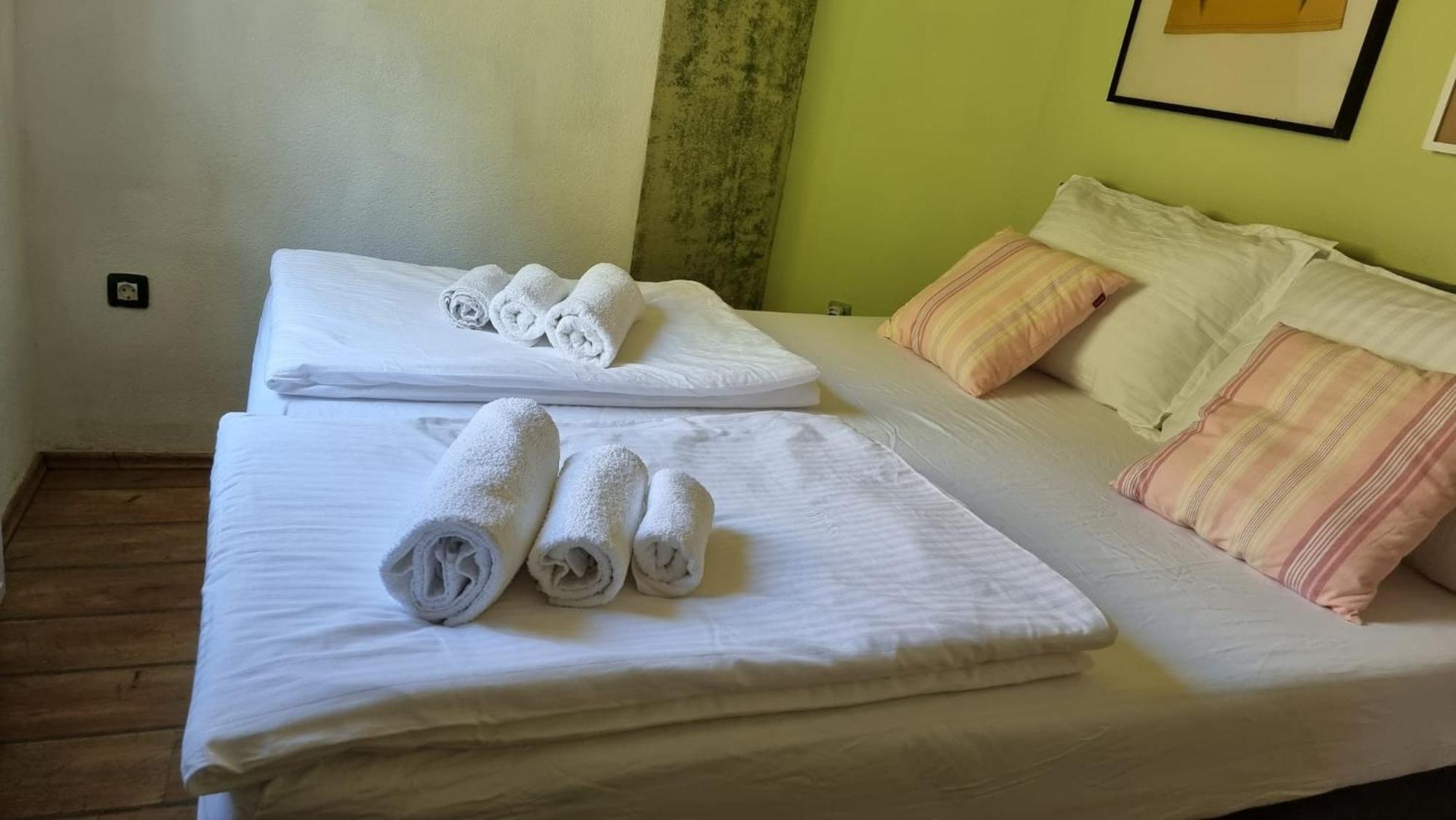 Guest House Klara Solin Exterior photo